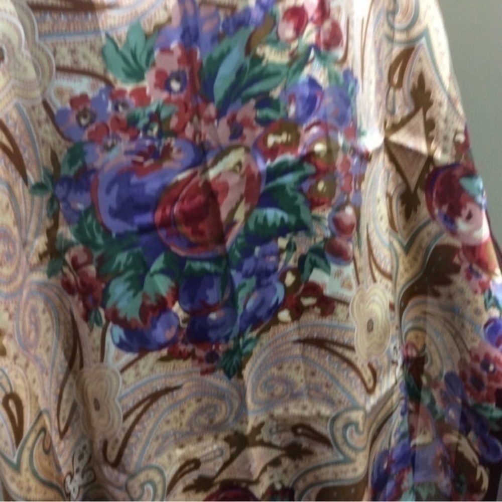 Vintage 80s Bill Blass maroon floral silk scarf. 36”x36” - Picture 7 of 7